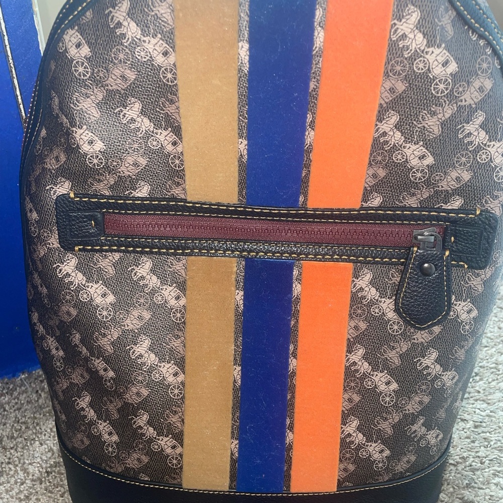 Backpack - Picture 2 of 7